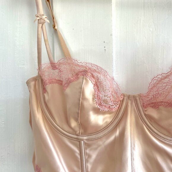 Victoria's Secret Long Line Balconnette Bra - Picture 5 of 9